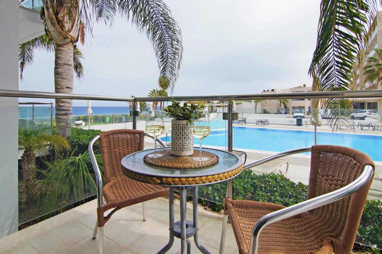 Diana - Coralli Beachfront Apartment Протарас Экстерьер фото